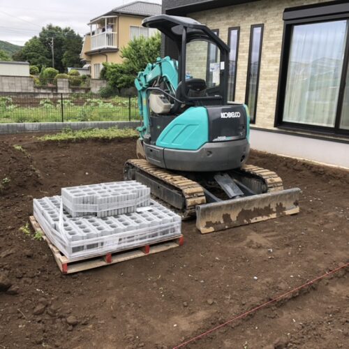 ブロック材料搬入となります。