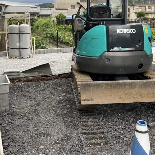 防草シート6号砕石入れ作業完了です。