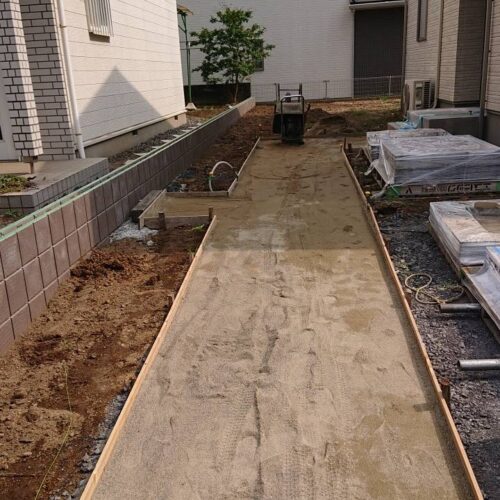 アプローチインター下地砂の転圧です。