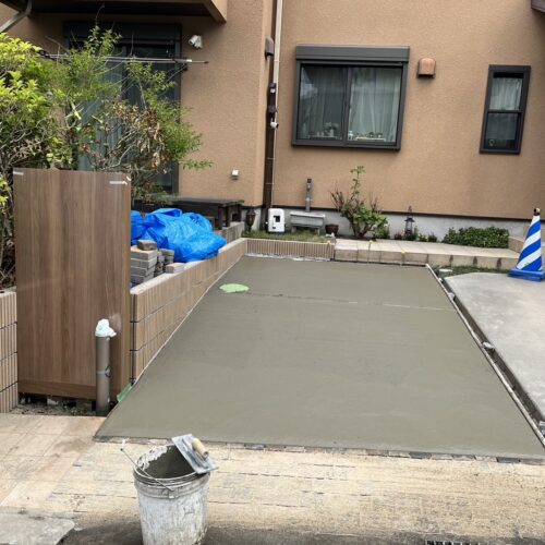 土間コンクリート打設です。