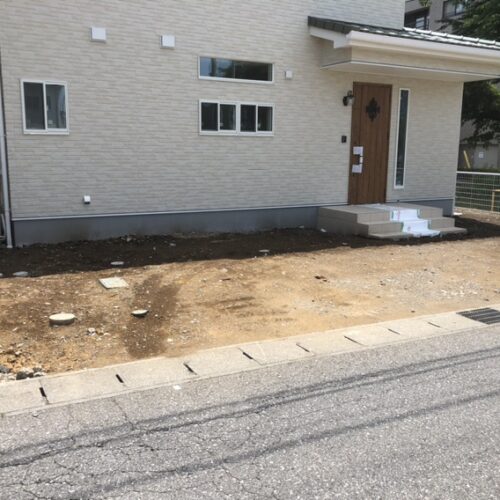 ご近隣へのご挨拶廻りへお伺いさせて頂きました。お待たせ致しました外構工事着工となります。