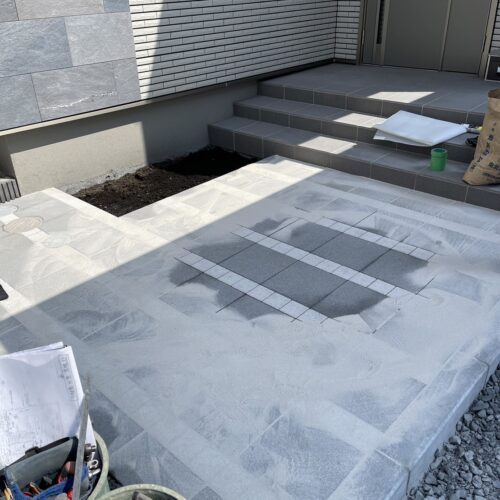 アプローチ平板珪砂入れです。