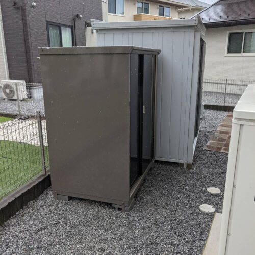 物置組み立てです。