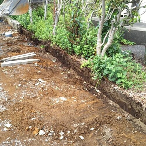 大谷石の解体作業です。