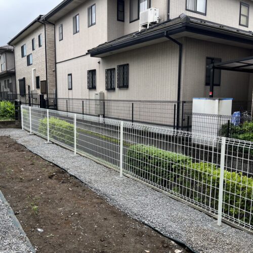 フェンス取り付け完了です。