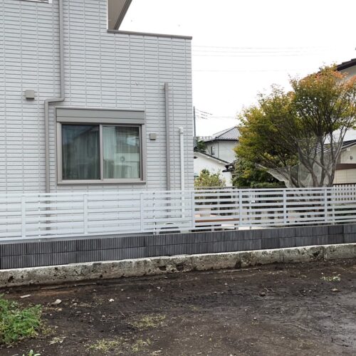 フェンス取り付け完了です。