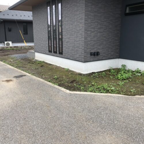 本日は外構工事着工前のご近隣ご挨拶へお伺いさせて頂きました。お待たせ致しました外構工事着工です。