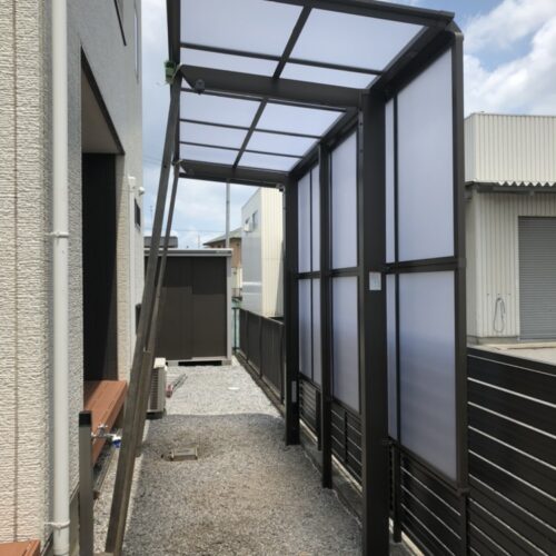 テラス屋根の設置となります。