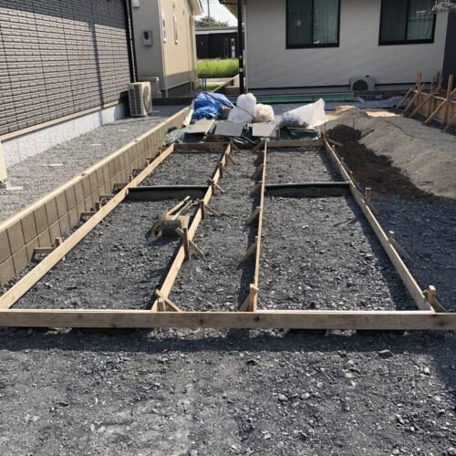 土間コンクリート枠設置です。