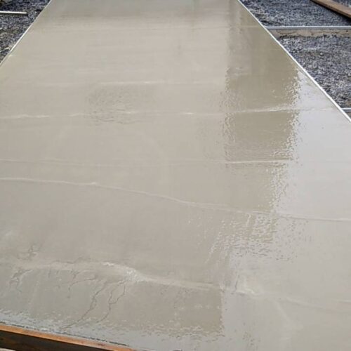 土間コンクリート打設です。