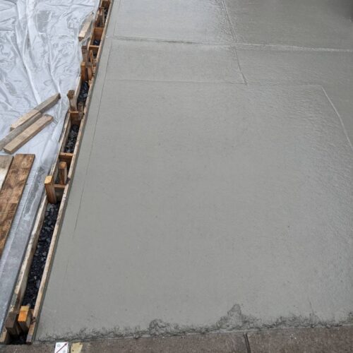 土間コンクリート打設です。