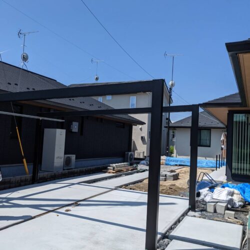 カーポートハリ上げです。