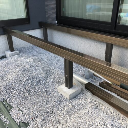 ウッドデッキ組み開始です。