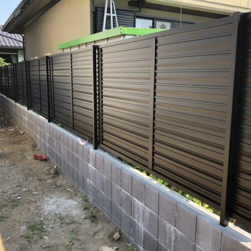 フェンス本体の取付け設置となります。