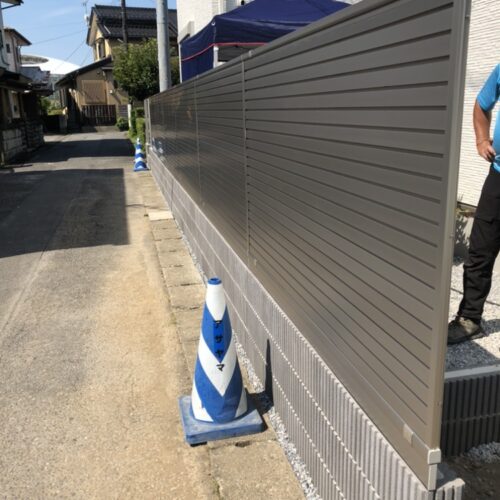 フェンス本体の設置作業となります。