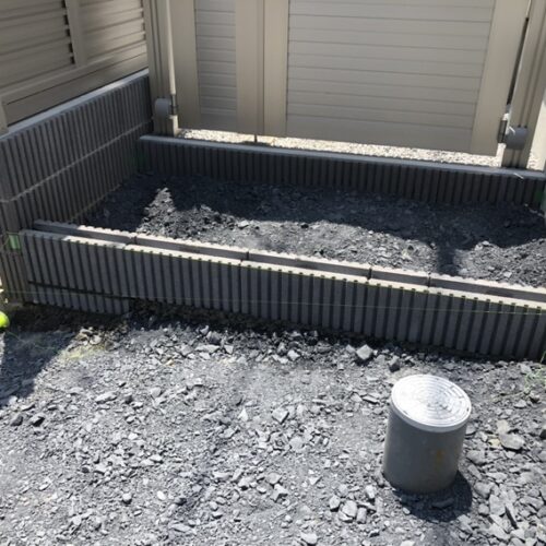 門扉前のブロック積み作業となります。