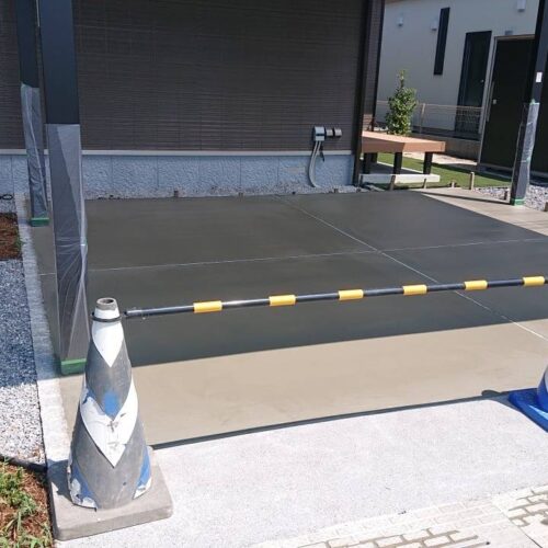 駐車場土間コン打設完了です。