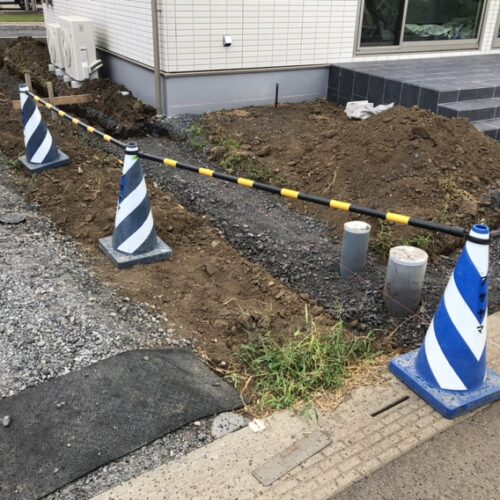 掘削及び砕石入れ作業となります。