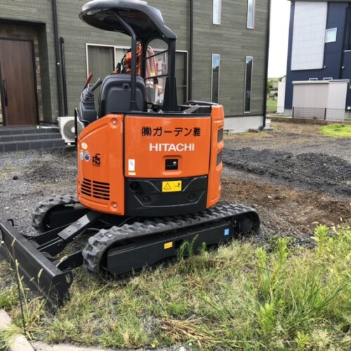本日より工事着工となります。駐車場部分の掘削作業開始です。