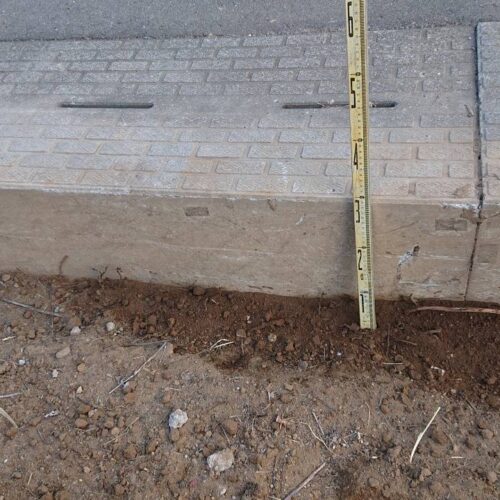 側溝際の掘削です。