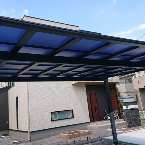 カーポート屋根材の取り付けです。