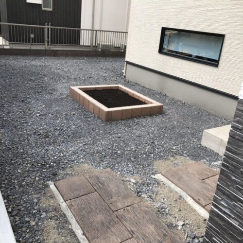 人工芝張りの下地作業まで完了です。来週人工芝張り作業の予定となります。