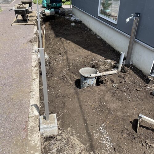 外部6号下地鋤取り作業です。