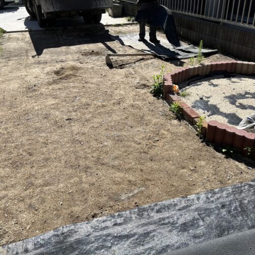 防草シート撤去作業です。