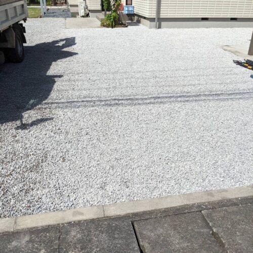 6号砕石敷きです。