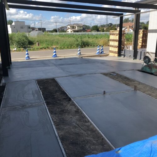 土間コンクリート養生です。