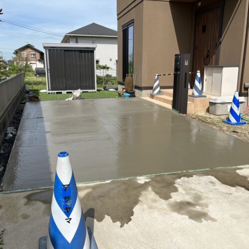 土間コンクリート打設です。