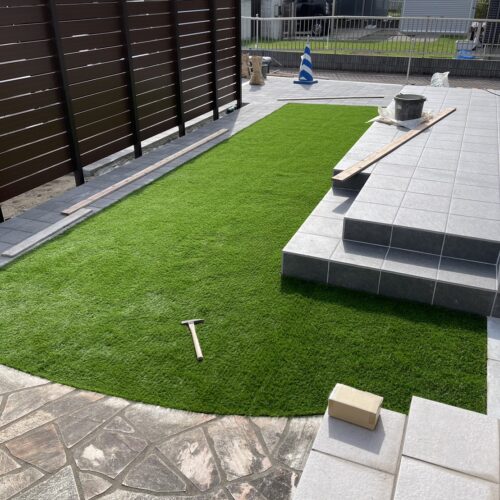 人工芝敷きです。