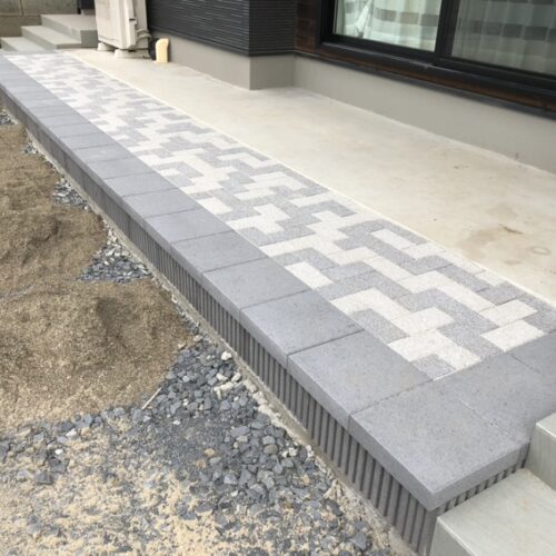 テラスインターロッキング張り完了です。