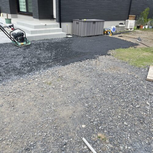 砕石転圧です。