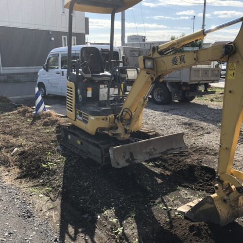 重機を回送して掘削作業開始となります。