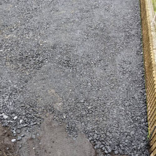 砕石敷きです。