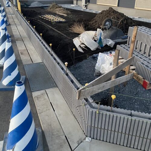 境界ブロック積み作業です
