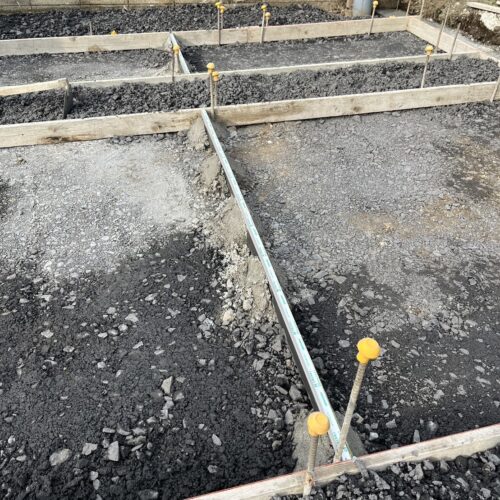 駐車場コンクリートの型枠みです