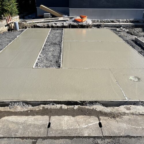 駐車場コンクリートの打設です