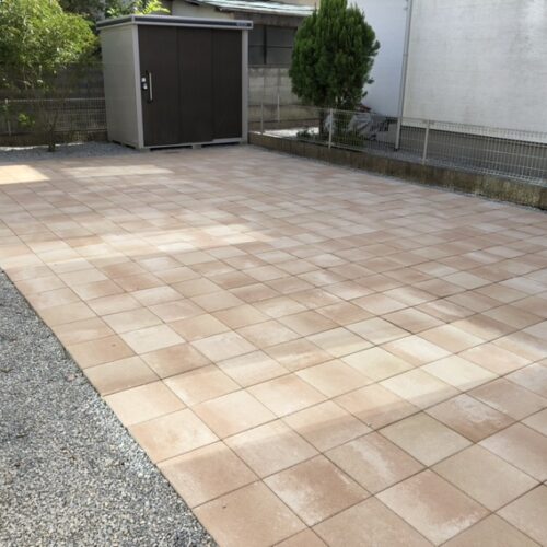 お庭の平板敷き作業完了です