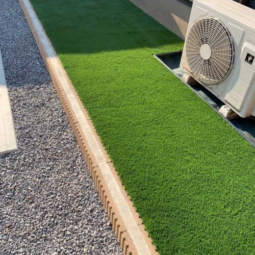 人工芝張り完成です。