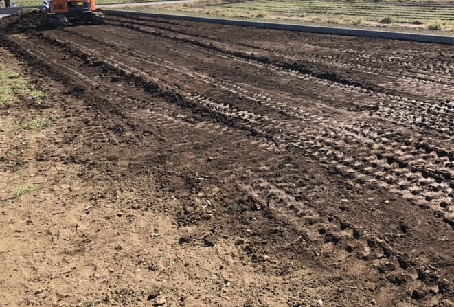 お庭の整地作業となります。