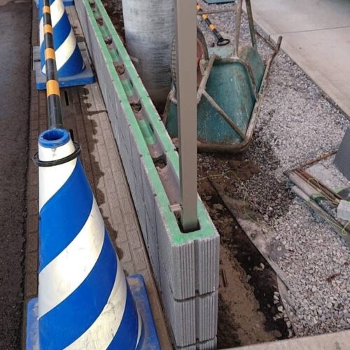 ブロック積みです。