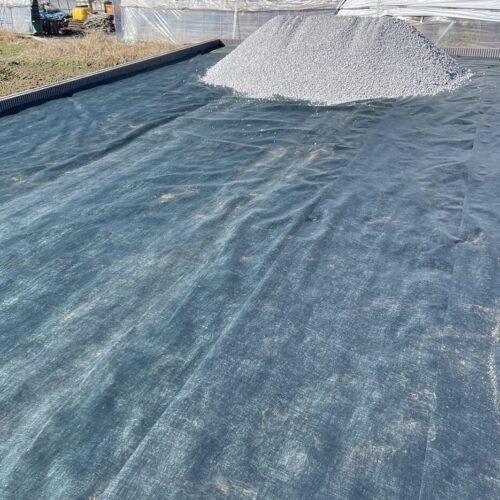 6号砕石搬入です。