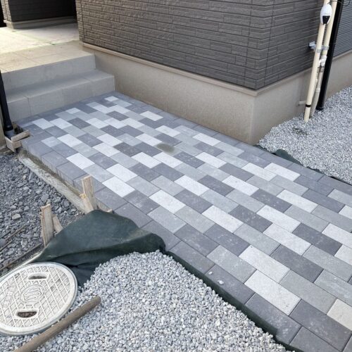 インターロッキング施工状況です。 インターロッキング施工状況です。