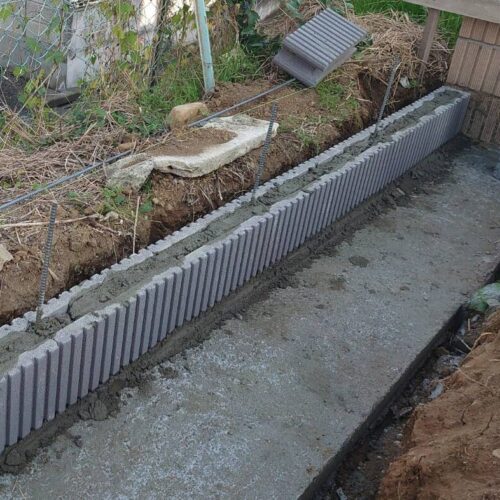 ブロック積みです。 ブロック積みです。