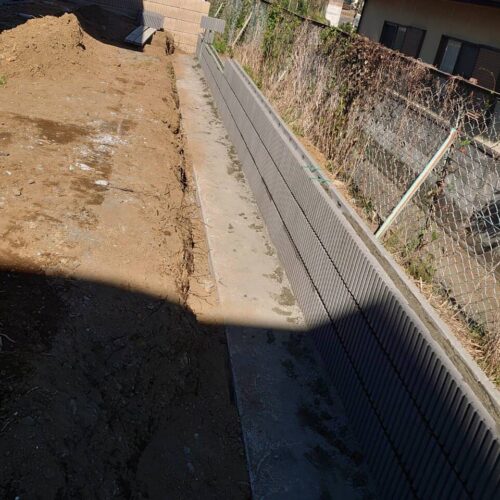 ブロック積みです。