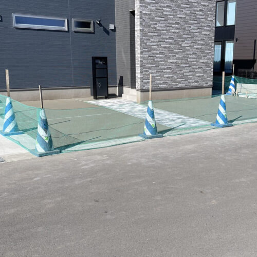 土間コンクリート完了、及び養生です。