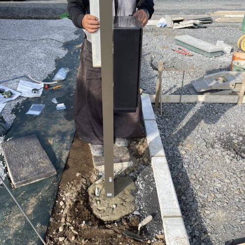 機能門柱施工です。