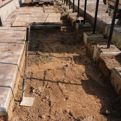 お庭の掘削です。